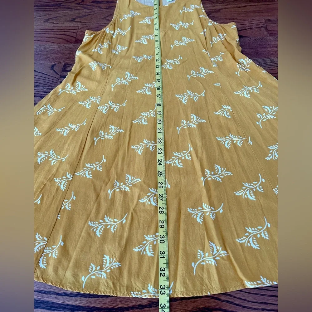 Old Navy Sleeveless Dress - Picture 6 of 8